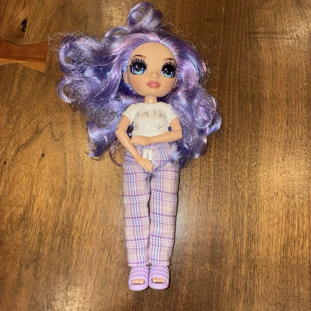 Rainbow High Junior High PJ Party - Violet (Purple) - 22 cm Posable Doll
